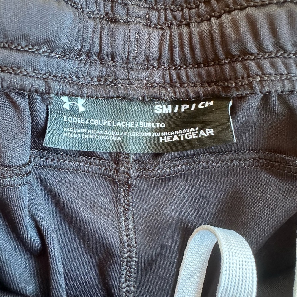 Under Armour gym shorts - Picture 3 of 4